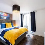2 Bedroom City Centre Penthouse With Balcony