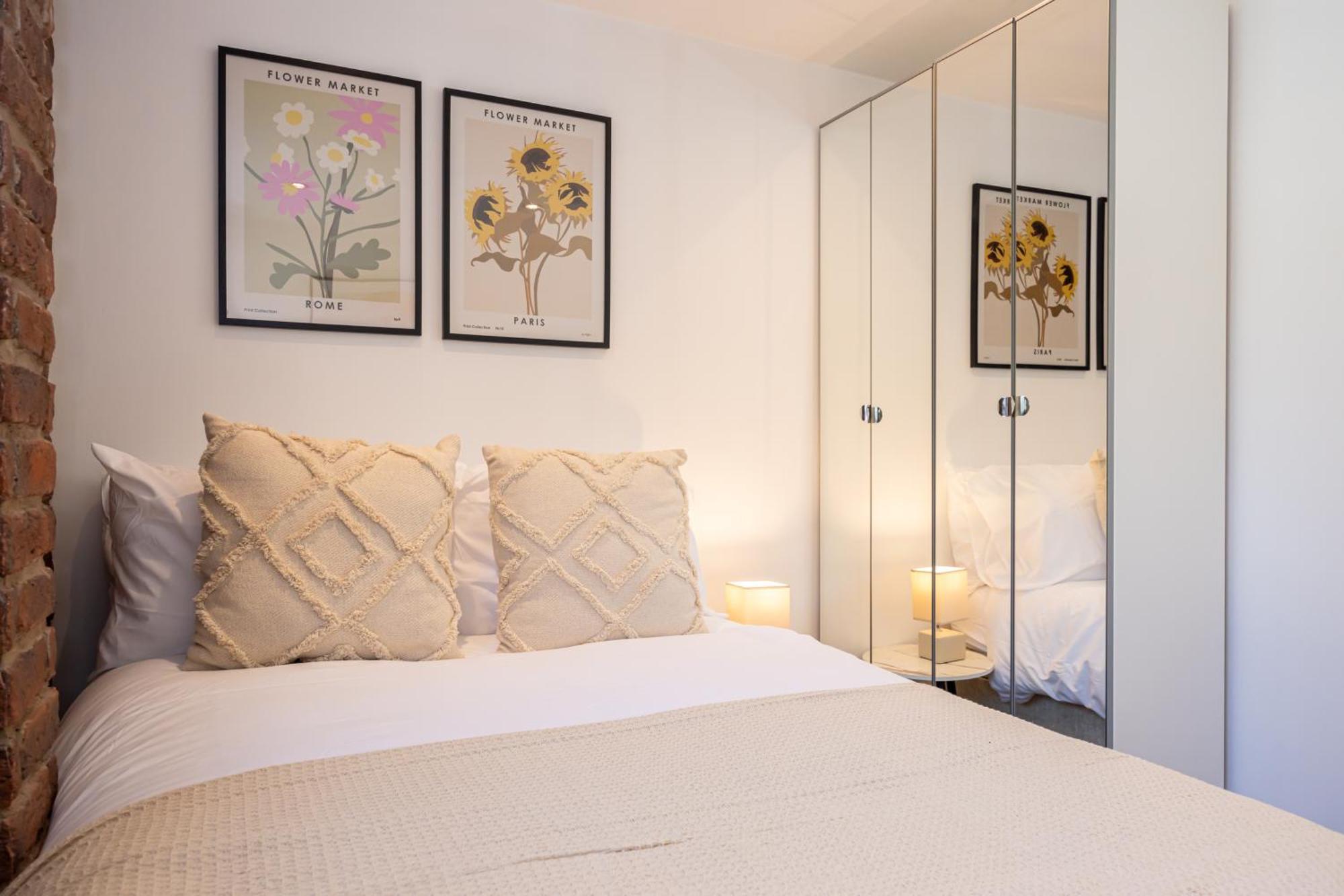 2 Bedroom City Centre Penthouse With Balcony *
