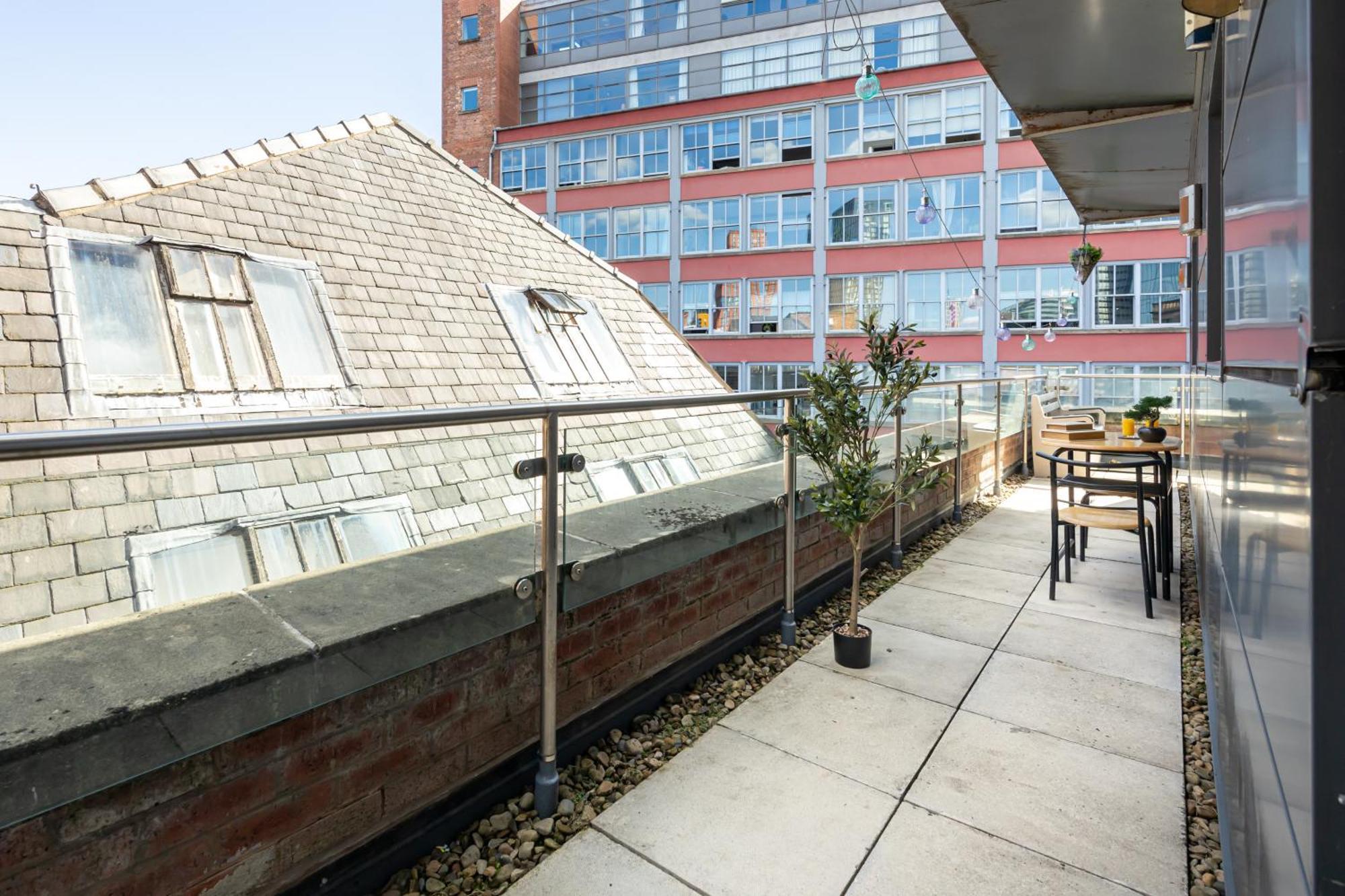 Apartment 2 Bedroom City Centre Penthouse With Balcony